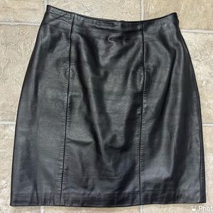 Vintage black 100% leather skirt Sz 6